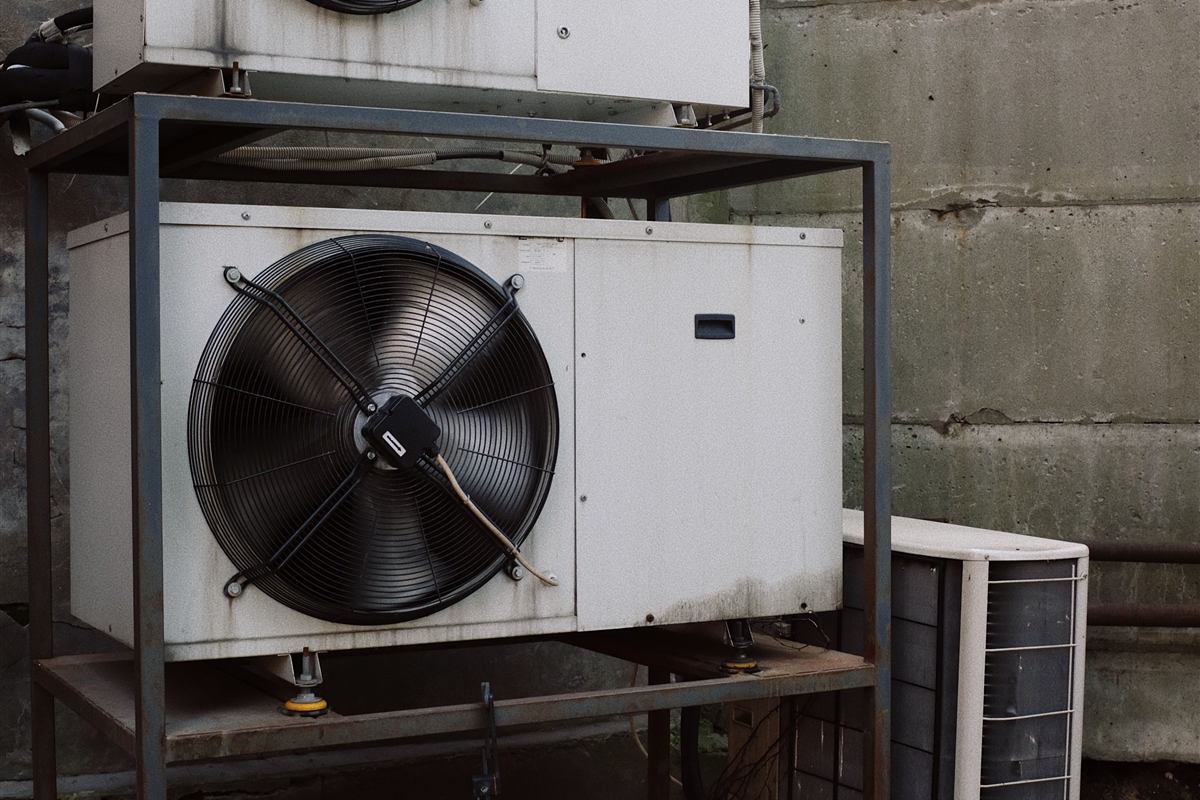 Large heat pump outdoor unit and fan housing